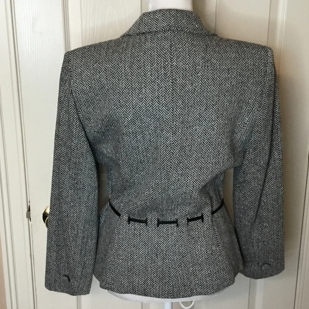 Kay Unger Black & White Herringbone Tweed Wool Blend Blazer - 8